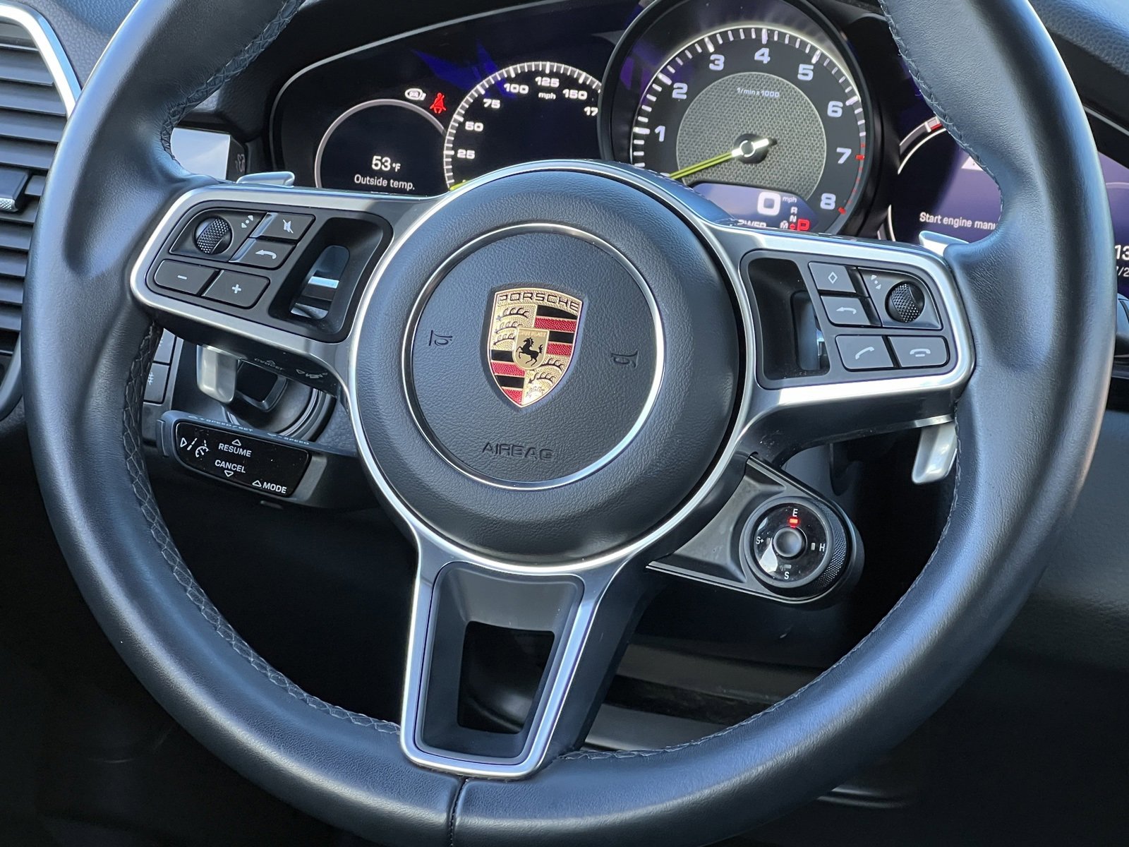 Certified 2022 Porsche Cayenne Platinum Edition image 21