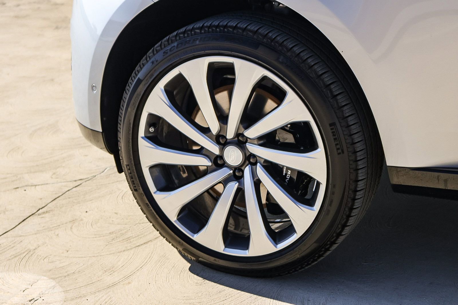 New 2025 Land Rover Range Rover SE image 9