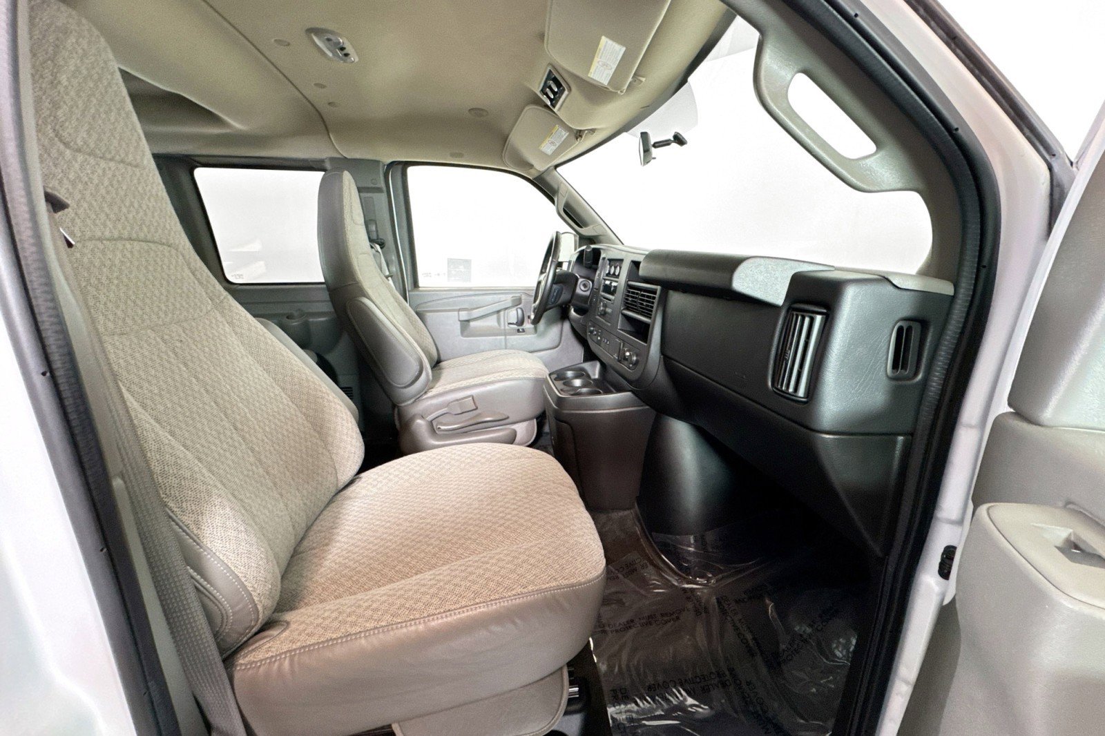 Used 2016 Chevrolet Express 2500 LS image 25