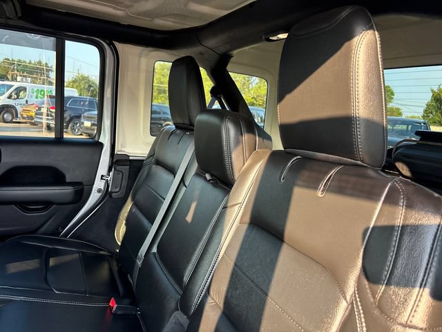 Used 2019 Jeep Wrangler Unlimited Sahara AWD/4WD image 8