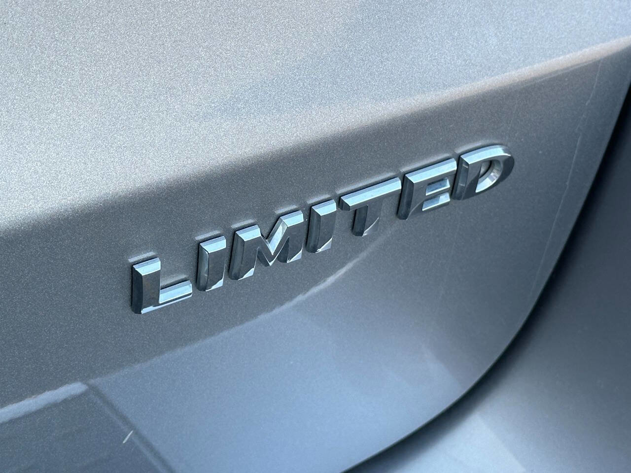Used 2015 Chrysler Town & Country Limited image 21