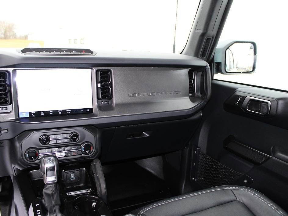 Used 2025 Ford Bronco Badlands image 36
