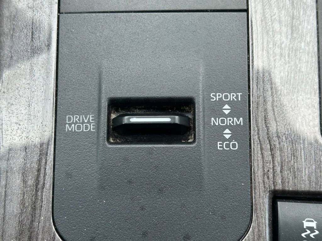 Used 2021 Toyota Highlander Platinum image 32