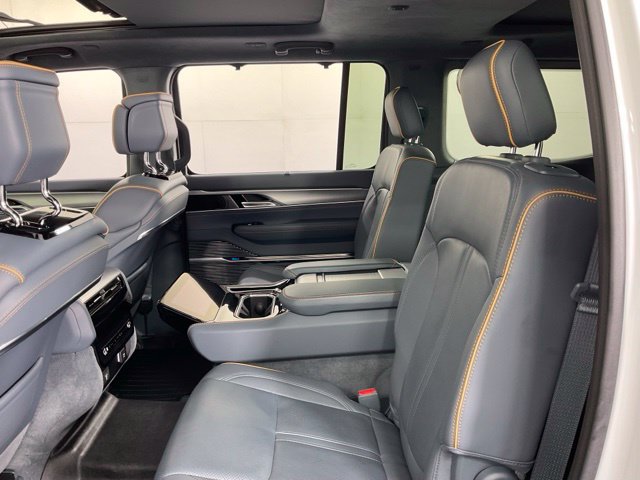 Used 2023 Jeep Grand Wagoneer Series II AWD/4WD image 29