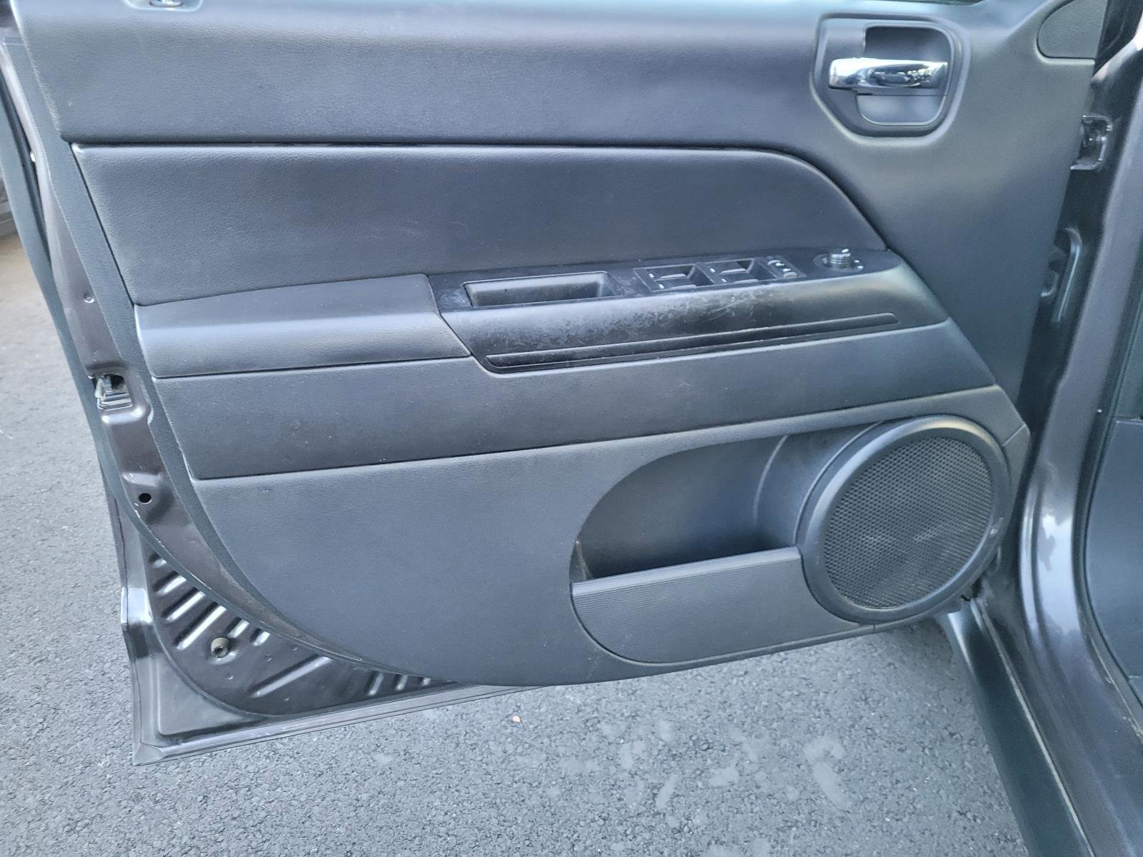 Used 2016 Jeep Compass 75th Anniversary w/ Power Value Group image 13