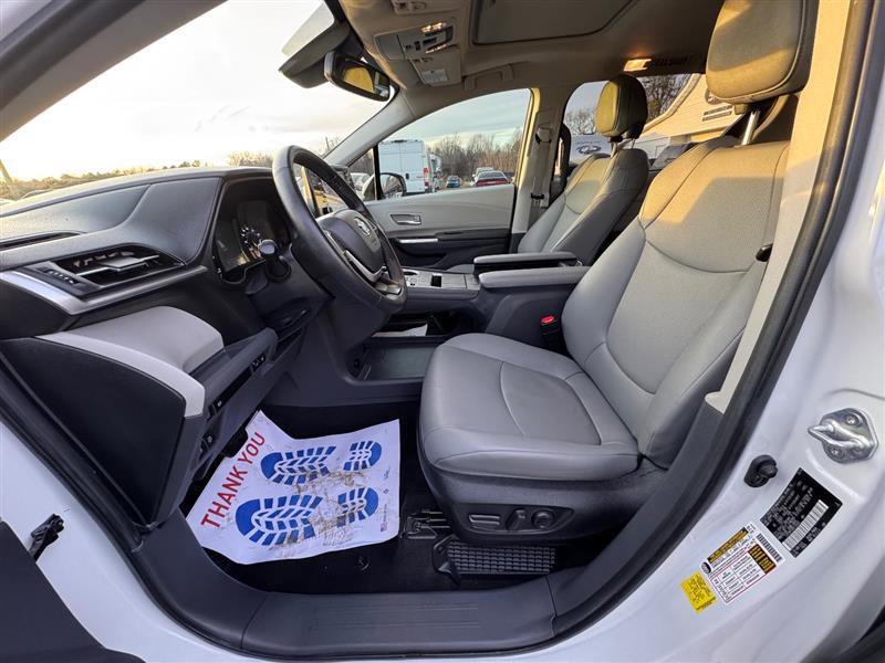 Used 2024 Toyota Sienna XLE image 30