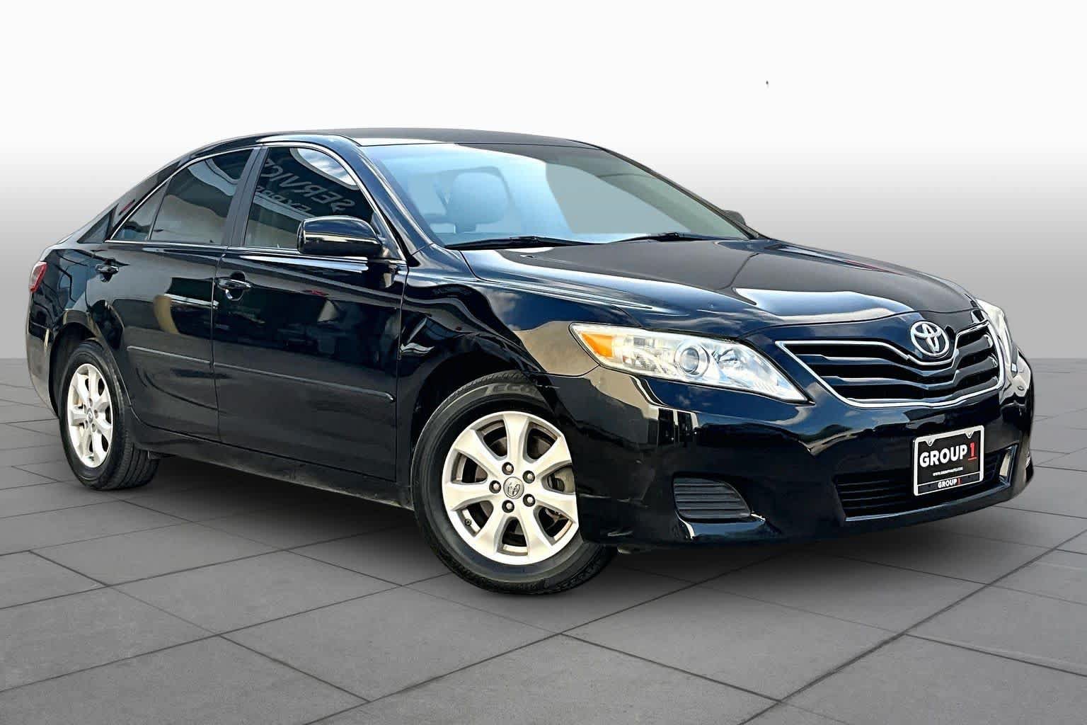 Used 2011 Toyota Camry LE w/ LE Extra-Value Pkg FWD image 2