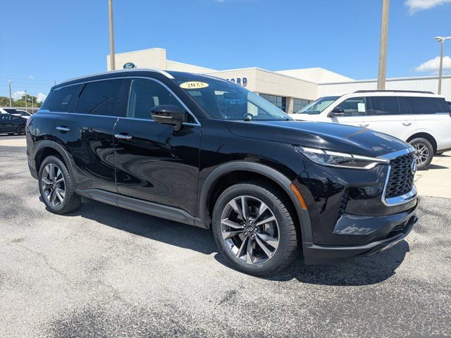 Used 2023 INFINITI QX60 Luxe w/ Vision Package FWD image 3