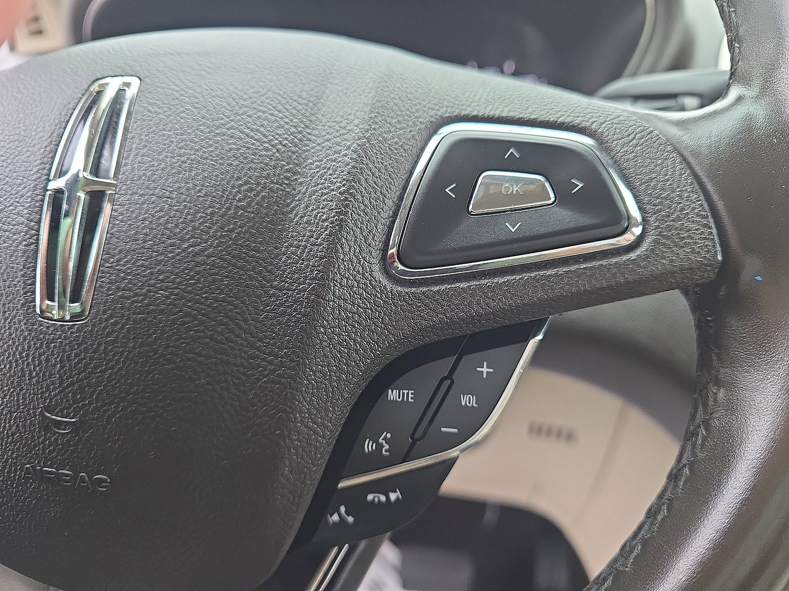 Used 2019 Lincoln MKC Select w/ Select Plus Package image 18