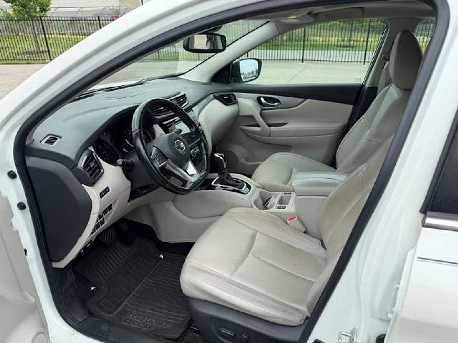 Used 2020 Nissan Rogue Sport SL w/ Premium Package AWD/4WD image 9