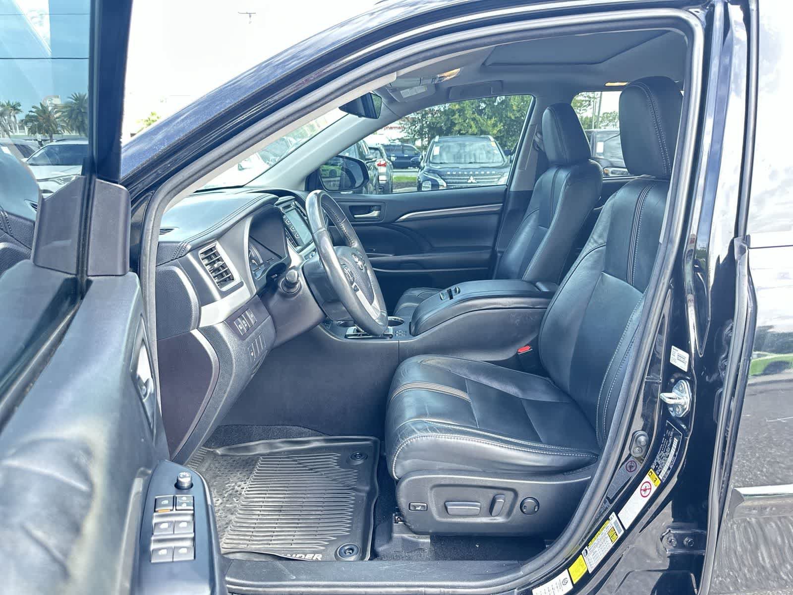 Used 2018 Toyota Highlander SE AWD/4WD image 2