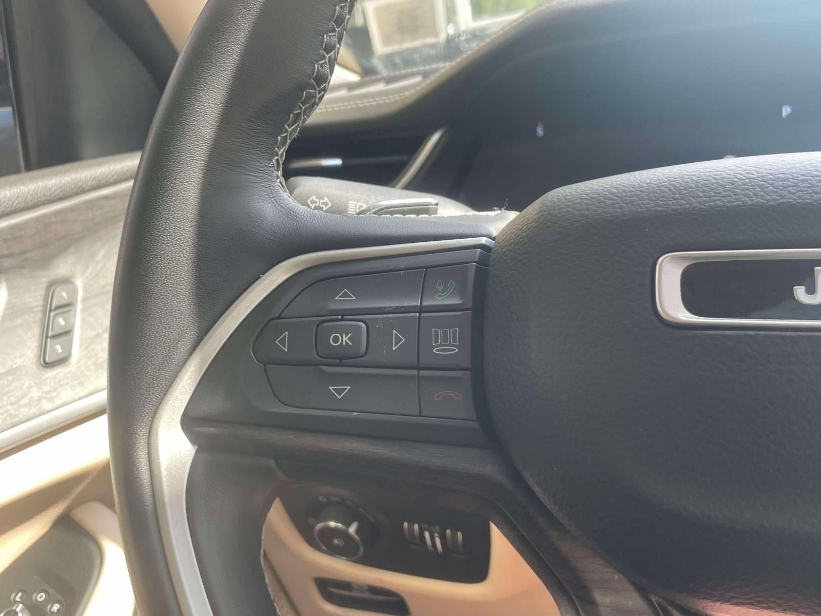 Used 2022 Jeep Grand Cherokee L Limited AWD/4WD image 23