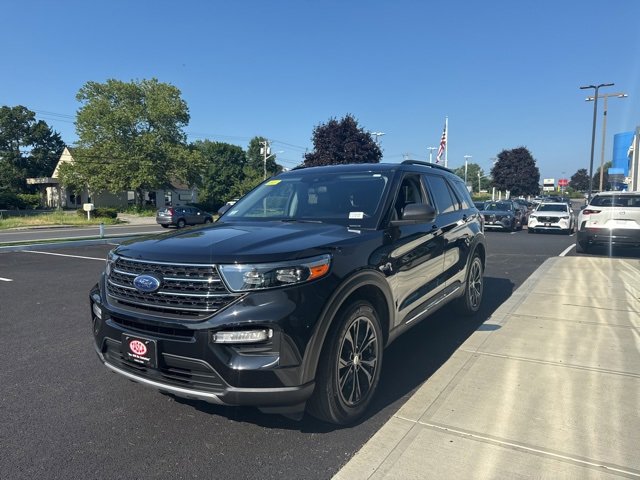 Used 2023 Ford Explorer XLT w/ Equipment Group 202A image 7