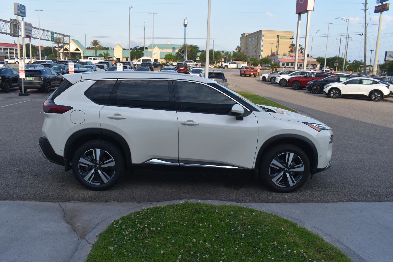 Used 2023 Nissan Rogue Platinum w/ Platinum Premium Package AWD/4WD image 15