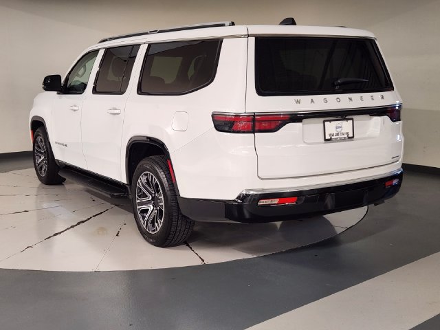 Used 2024 Jeep Wagoneer L Series II w/ Flexible Seating Group RWD image 6