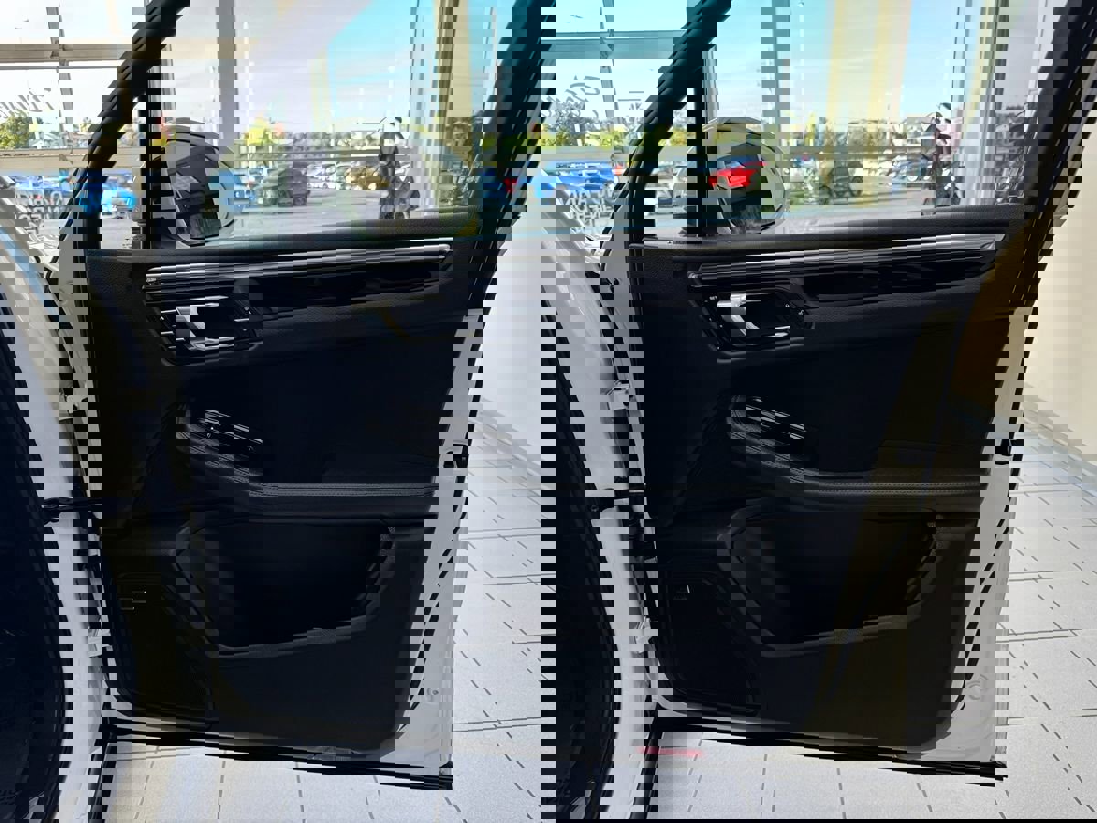 Used 2015 Porsche Macan S image 14