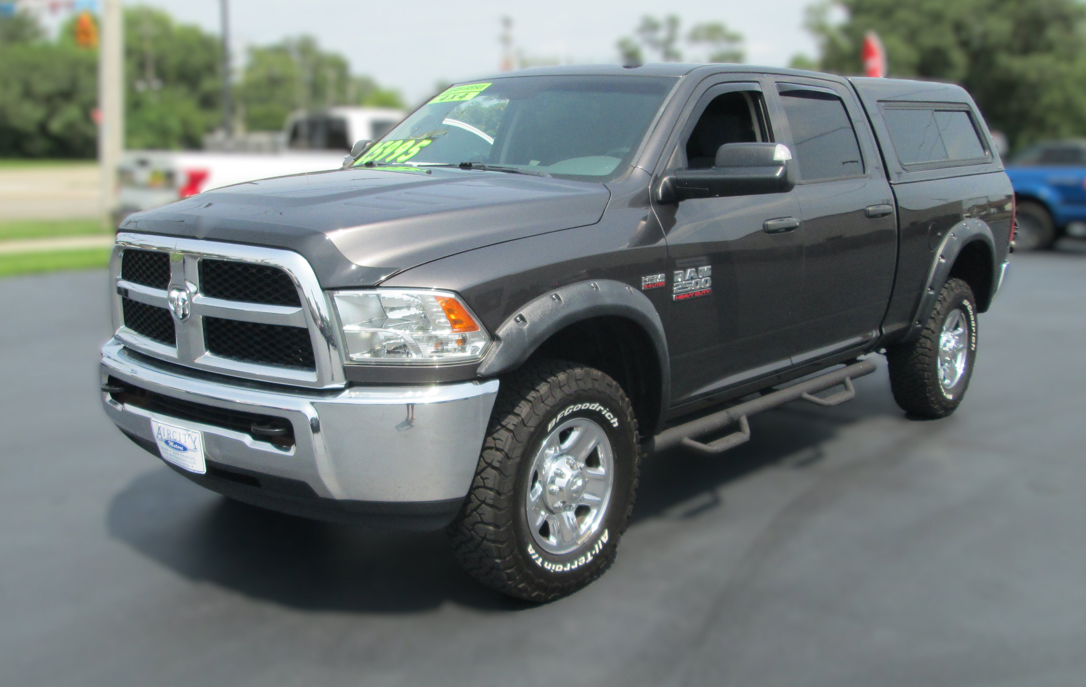 Used 2018 RAM 2500 Tradesman w/ Chrome Appearance Group AWD/4WD image 2
