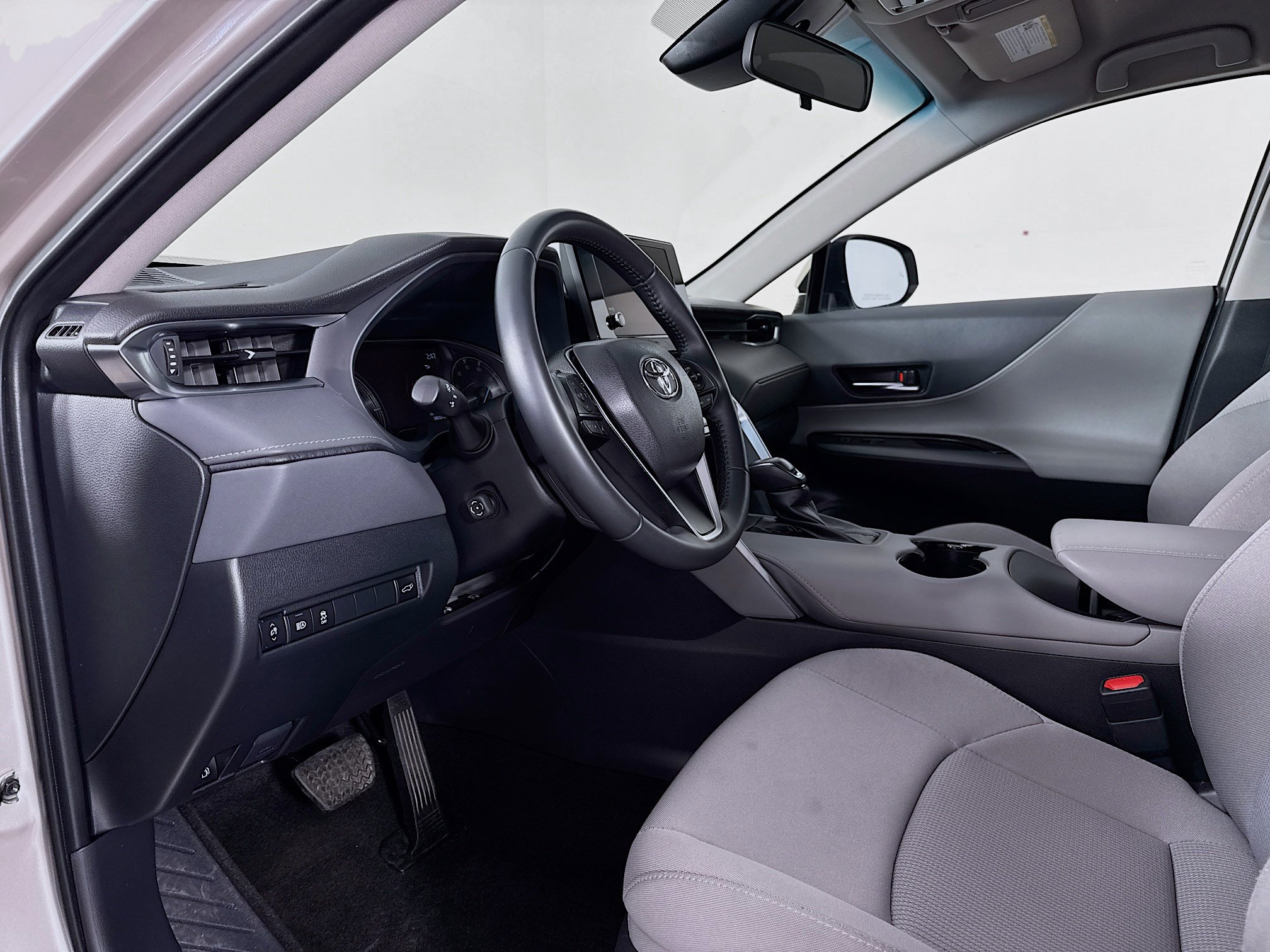 Certified 2024 Toyota Venza LE AWD/4WD image 9