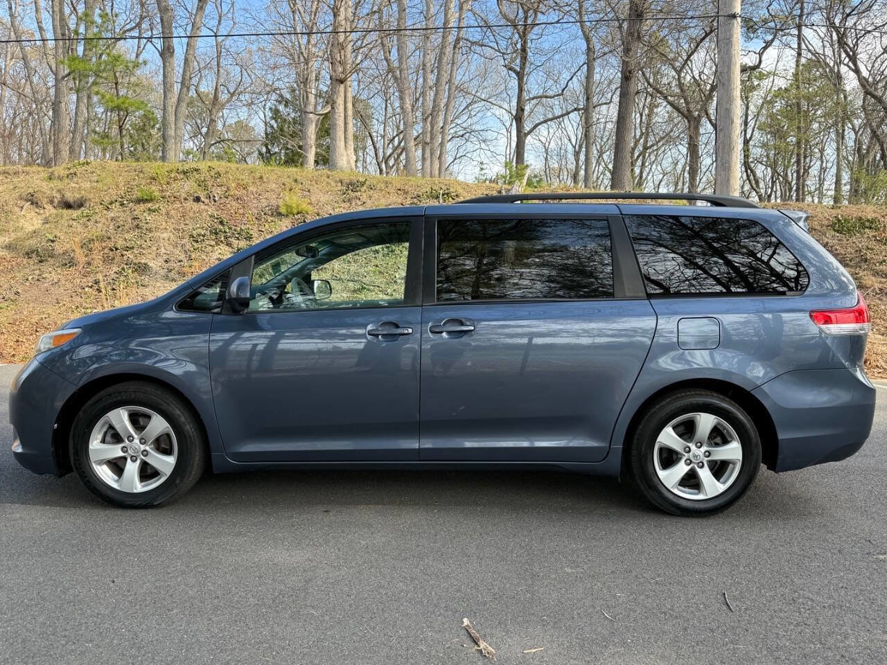 Used 2014 Toyota Sienna LE FWD image 10
