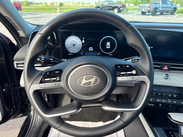 Used 2025 Hyundai Elantra Limited FWD image 21