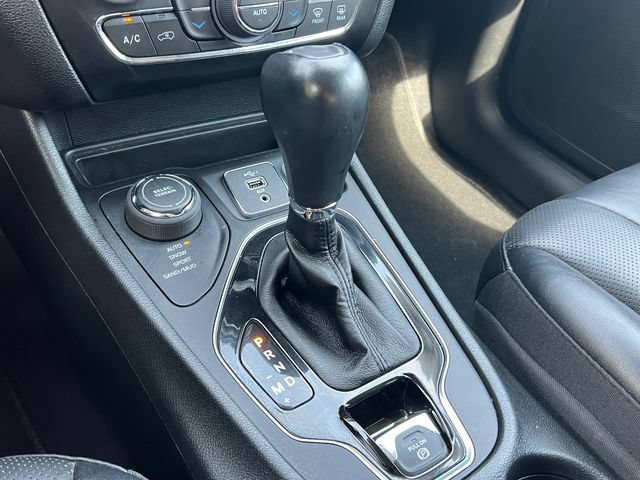 Used 2023 Jeep Cherokee Altitude Lux w/ Lux Elite Package AWD/4WD image 30