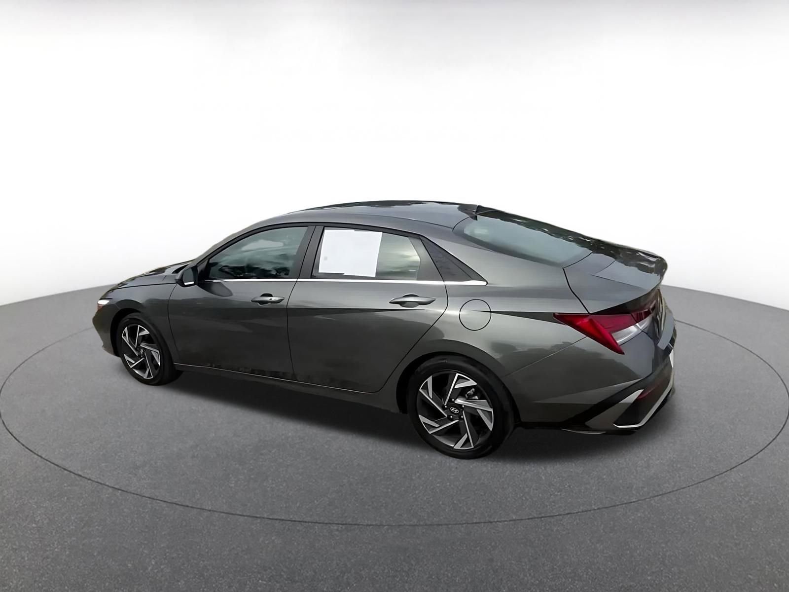 Used 2025 Hyundai Elantra SEL image 10