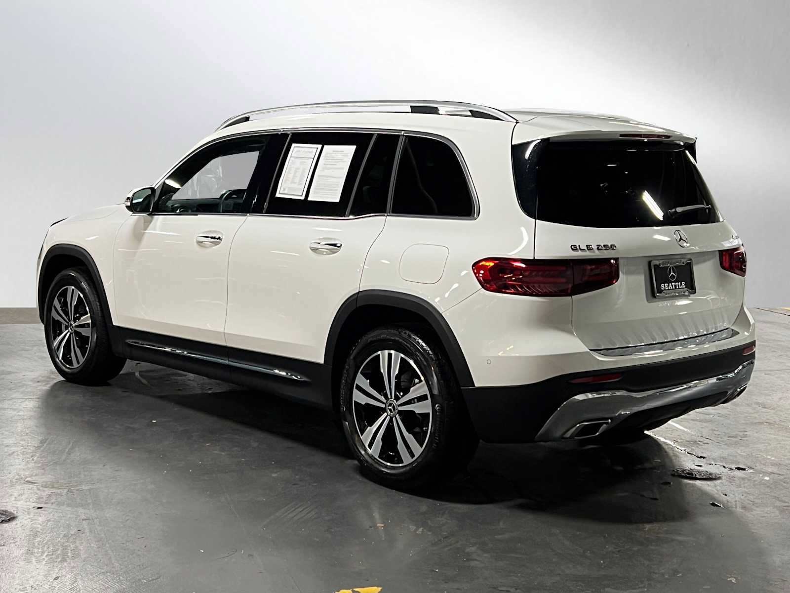 Certified 2025 Mercedes-Benz GLB 250 4MATIC image 5