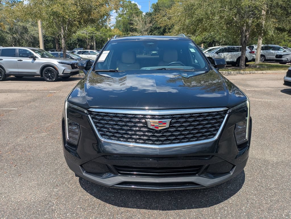 Used 2025 Cadillac XT4 Premium Luxury FWD image 9