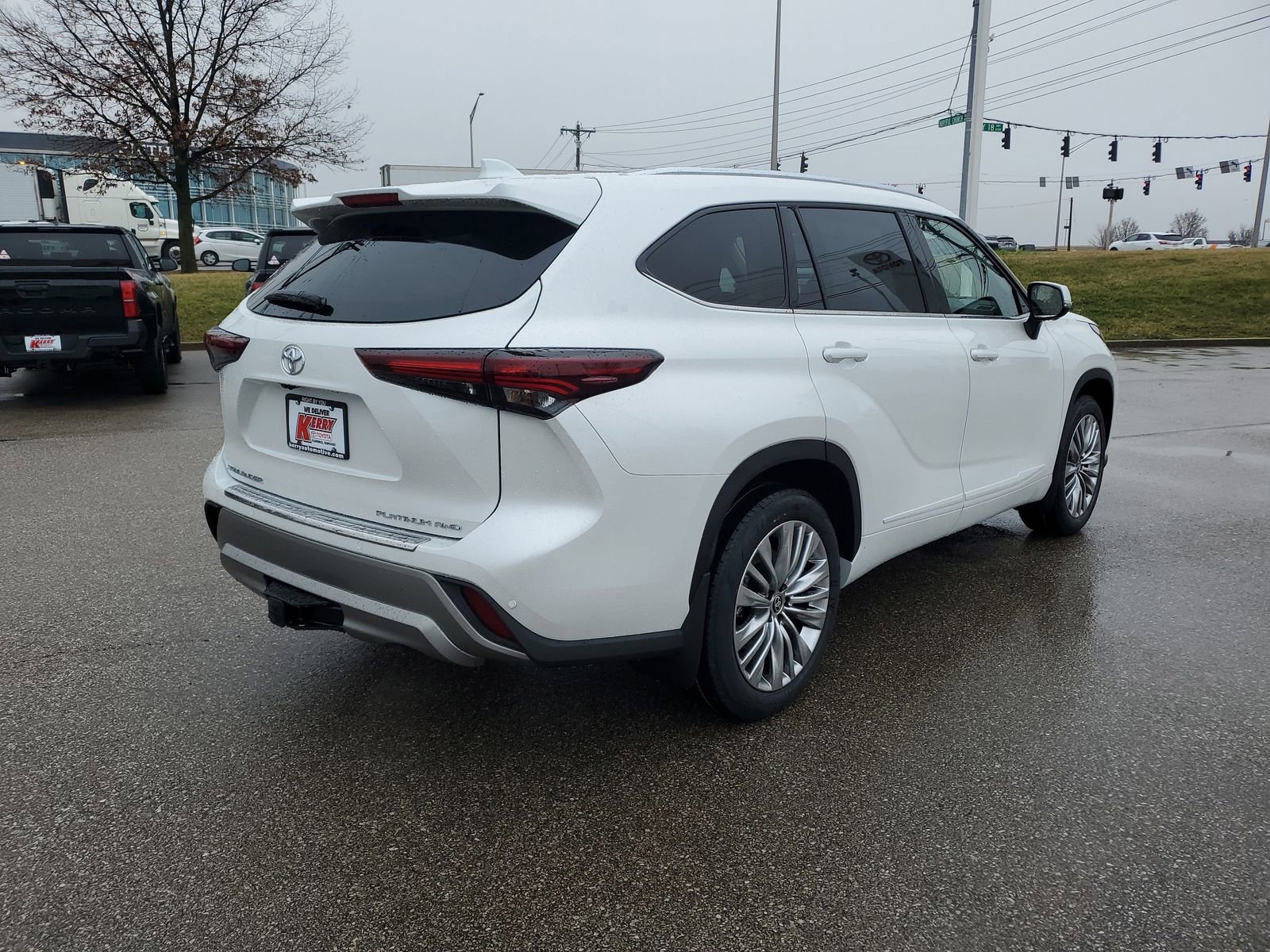 New 2026 Toyota Highlander Platinum image 4