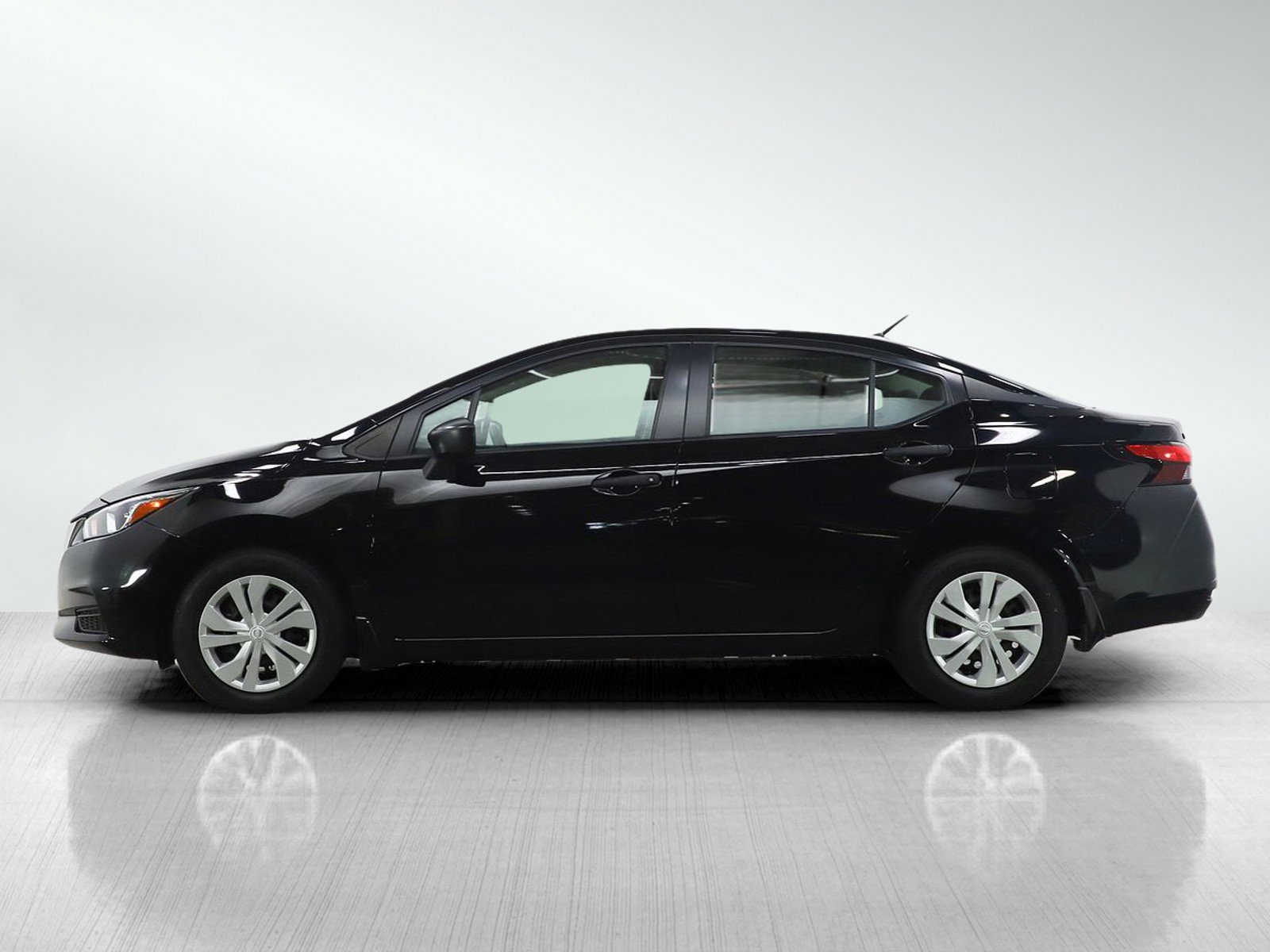 Used 2021 Nissan Versa S image 2