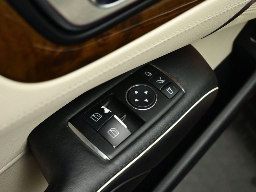 Used 2013 Mercedes-Benz SL 550 image 7