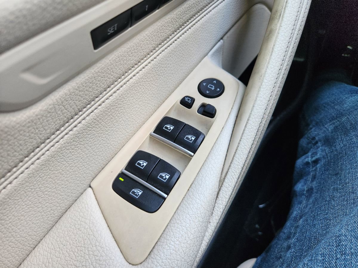 Used 2019 BMW 530i w/ Convenience Package RWD image 19