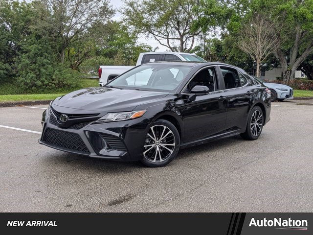 Used 2020 Toyota Camry SE image 1