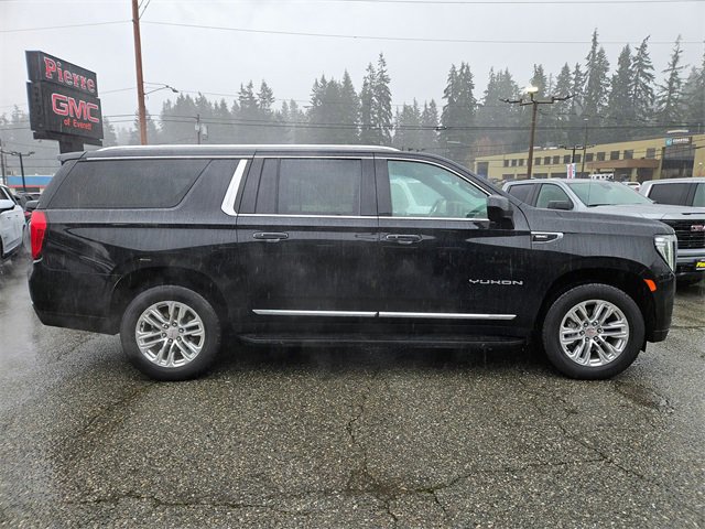 Used 2023 GMC Yukon XL SLT image 2