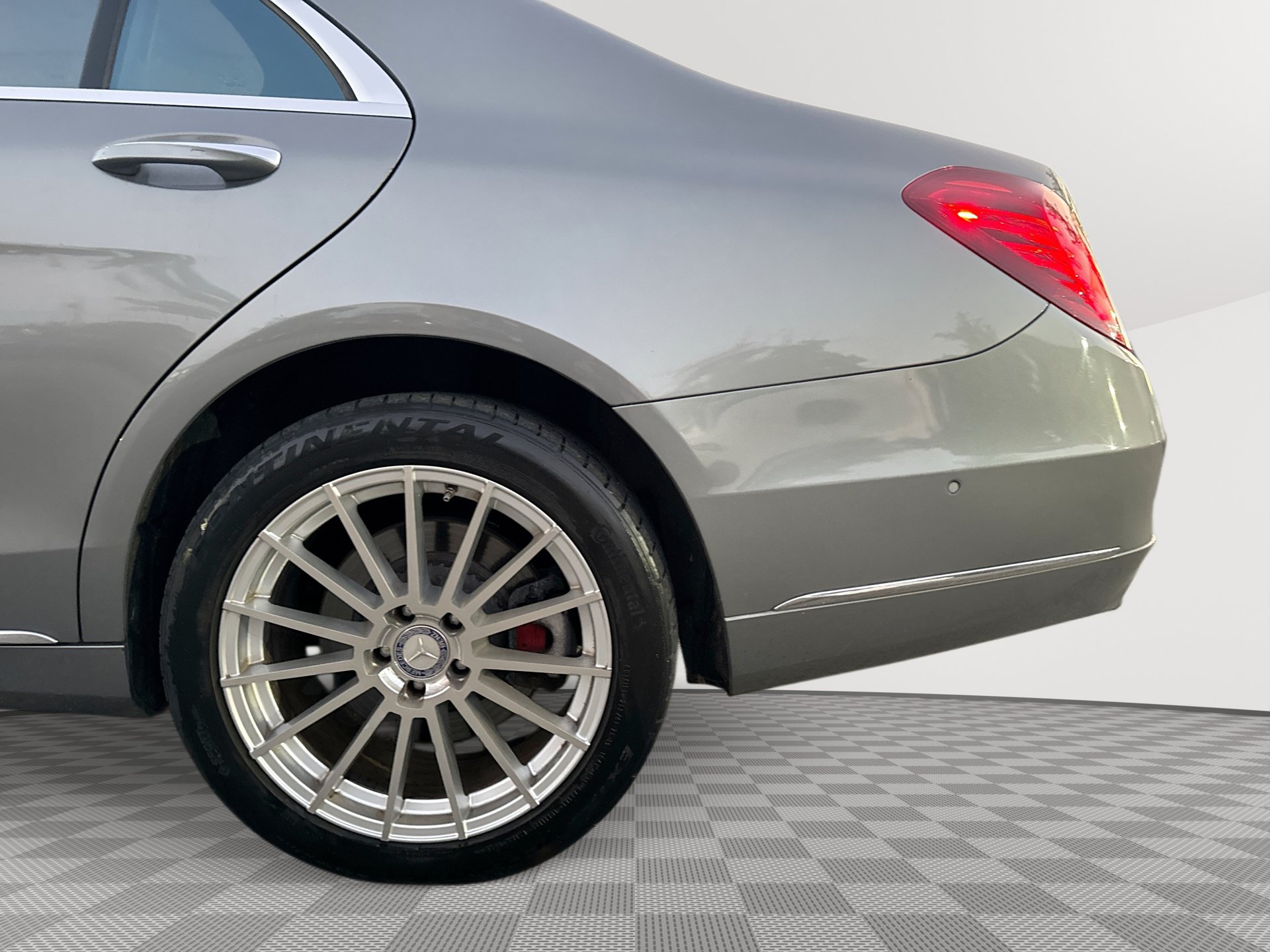 Used 2015 Mercedes-Benz S 550 Sedan w/ Premium 1 Package image 29