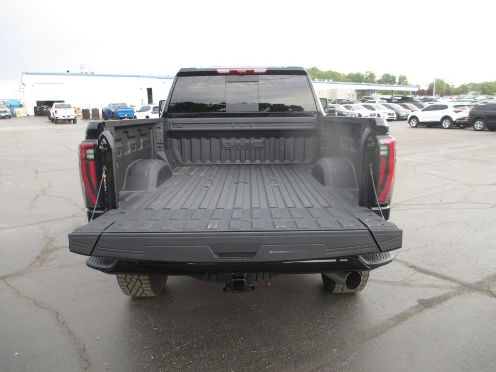 Used 2026 GMC Sierra 2500 AT4X w/ LPO, Black Badging Package AWD/4WD image 8