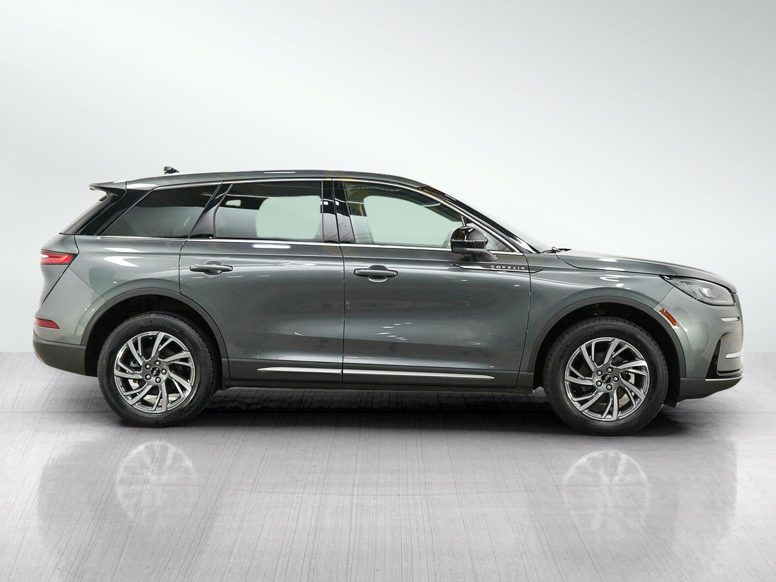 Used 2025 Lincoln Corsair AWD w/ Equipment Group 101A image 6