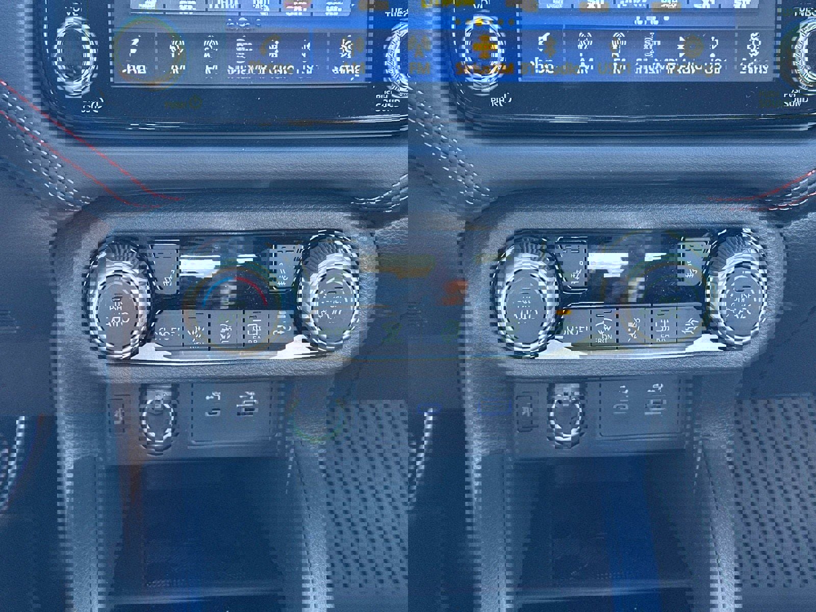 New 2025 Nissan Versa SR w/ Trunk Package image 29