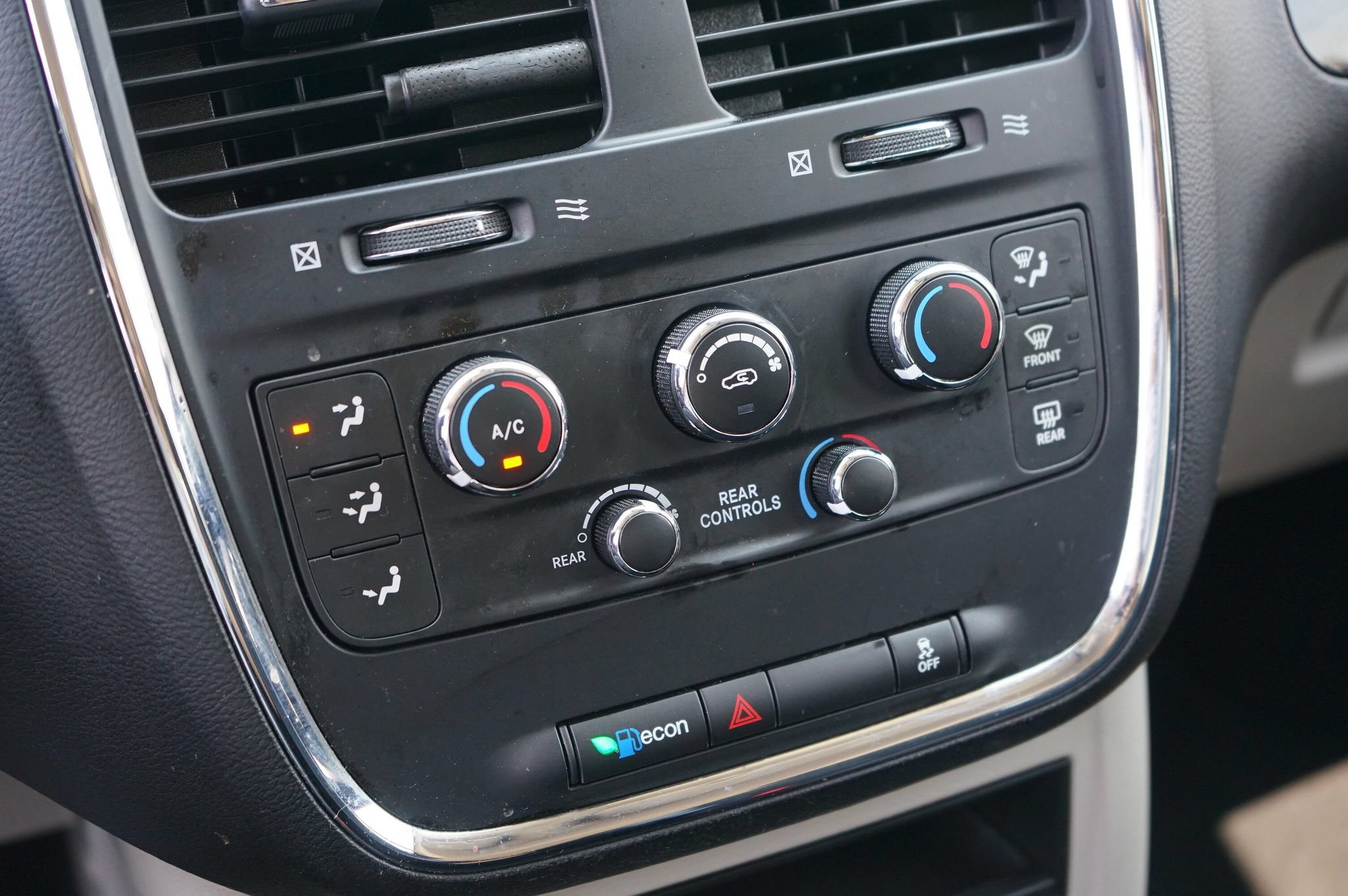 Used 2019 Dodge Grand Caravan SE w/ UConnect Hands-Free Group FWD image 19