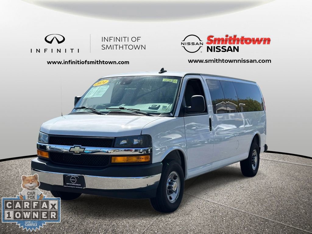 Used 2024 Chevrolet Express 3500 LT w/ LT Preferred Equipment Group RWD image 3