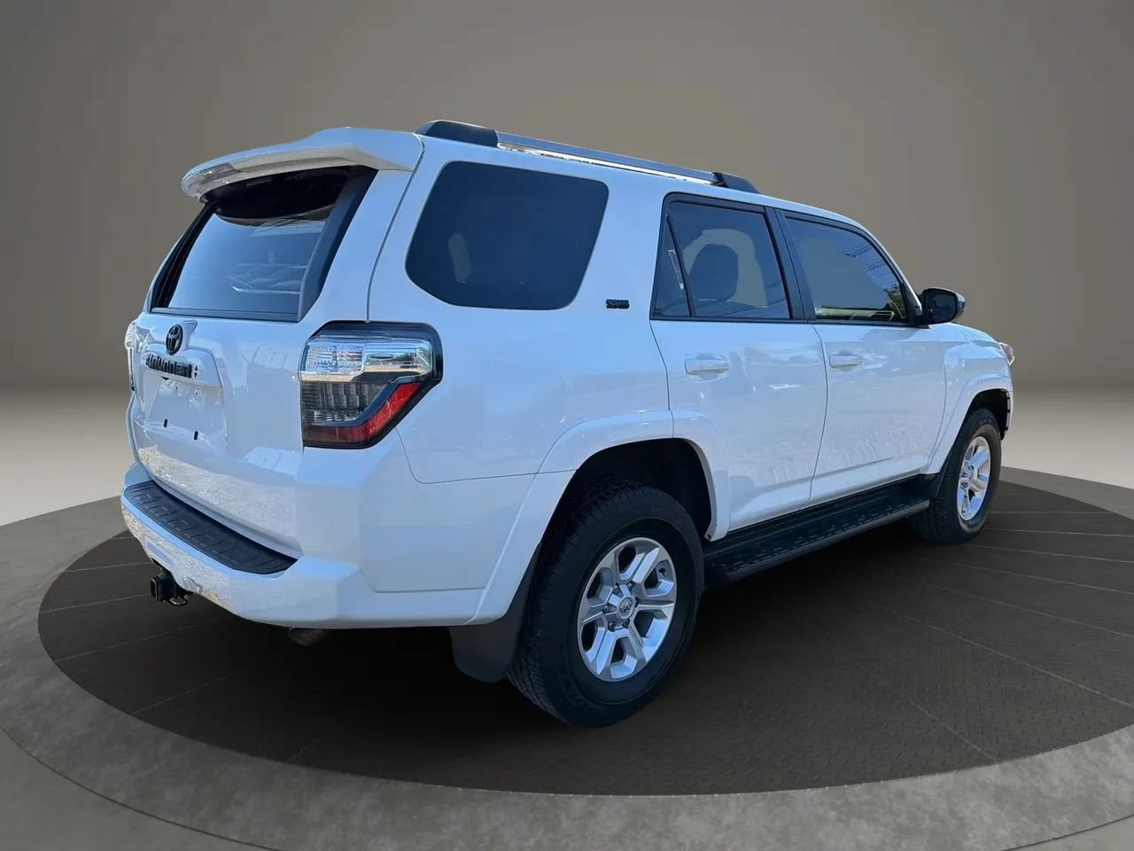 Used 2022 Toyota 4Runner SR5 AWD/4WD image 5