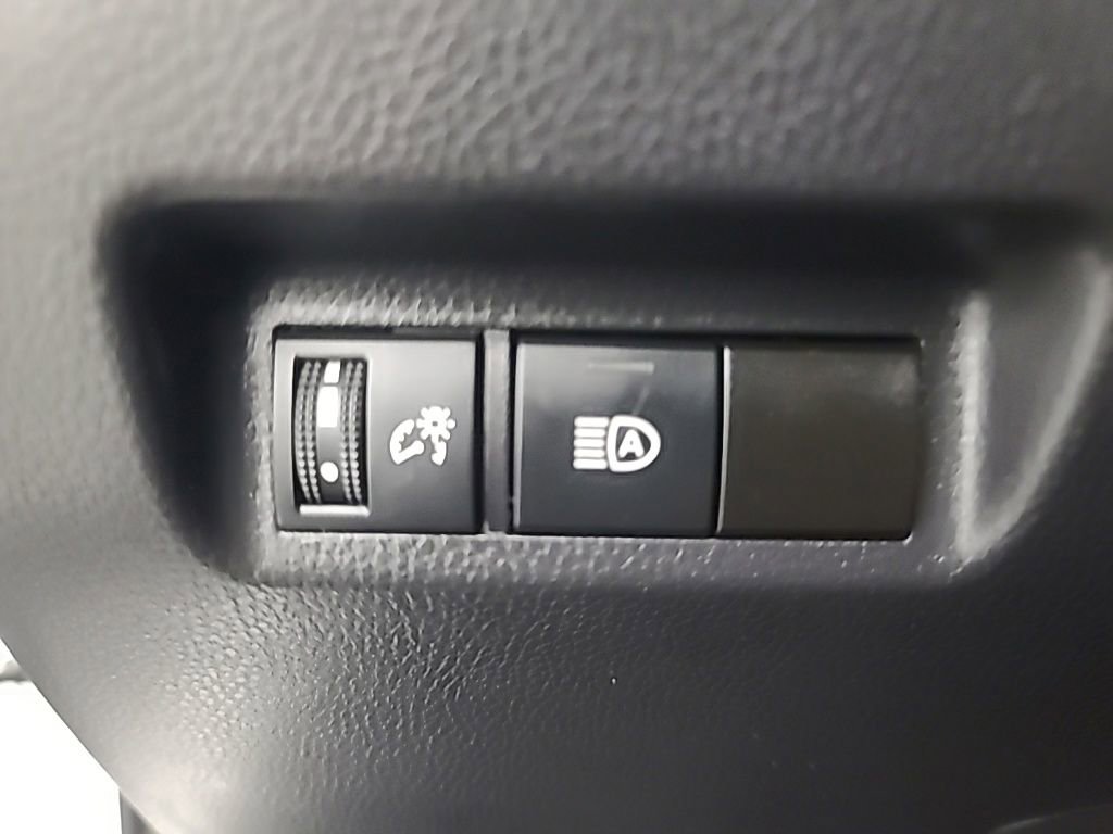 Used 2025 Toyota RAV4 XLE image 28