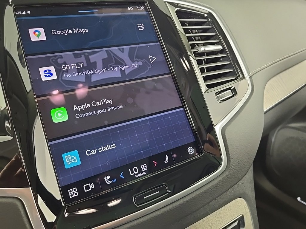 Certified 2024 Volvo XC90 T8 Ultimate w/ Lounge Package image 32