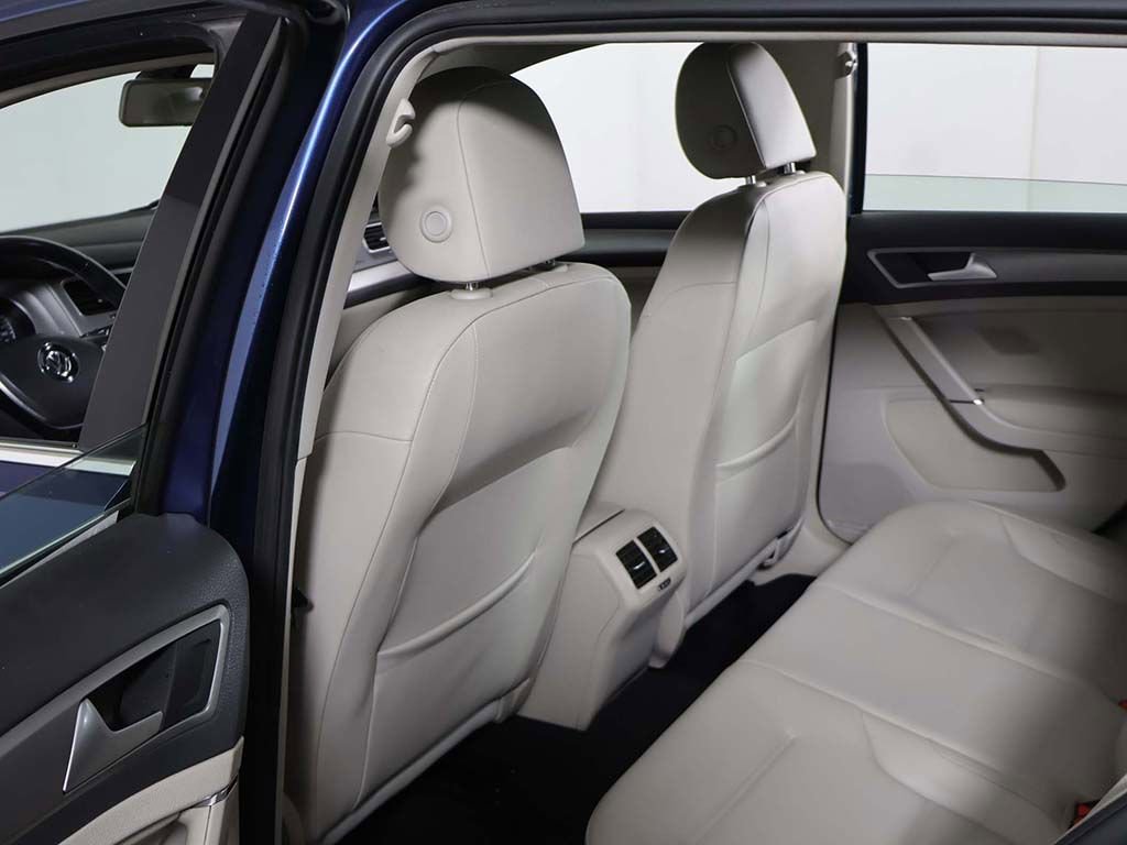 Used 2016 Volkswagen Golf Limited Edition image 27