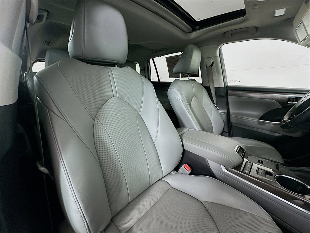 Used 2022 Toyota Highlander Limited image 31