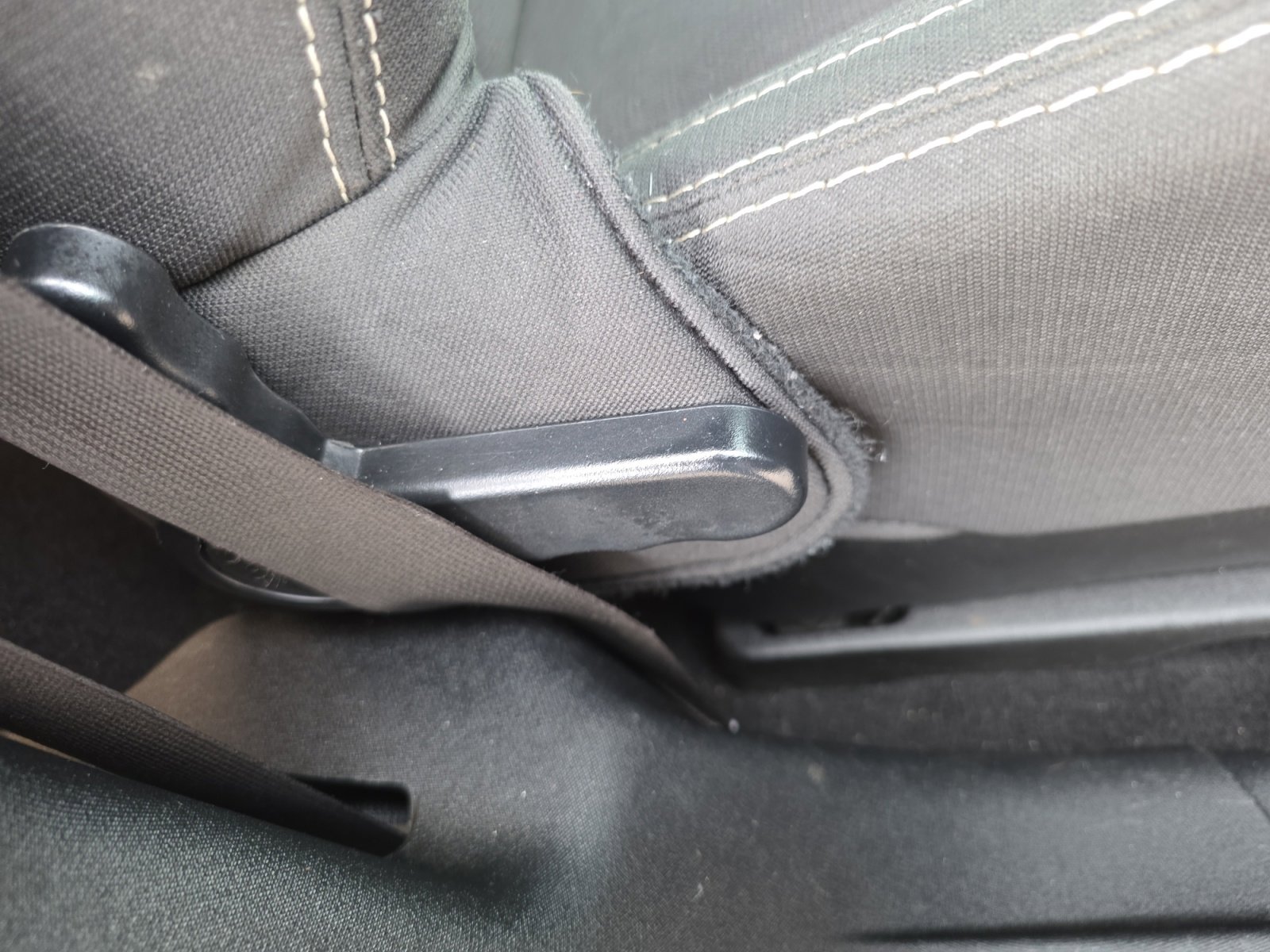 Used 2017 Jeep Wrangler Sahara w/ Connectivity Group image 33