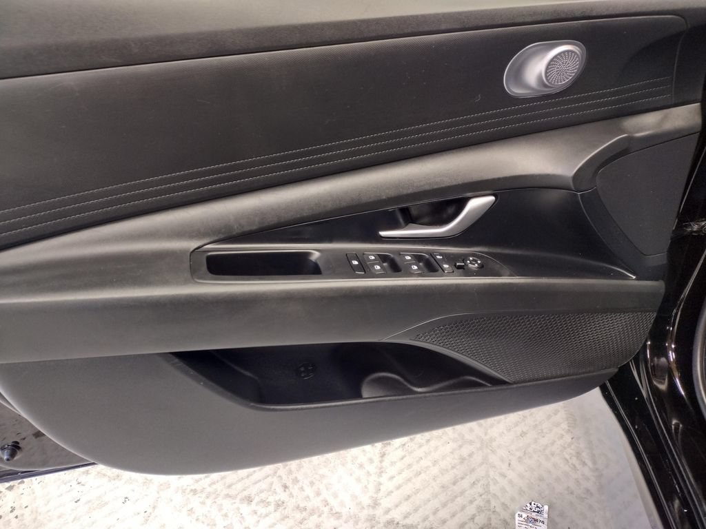 Certified 2023 Hyundai Elantra SEL w/ Preferred Accessory Package FWD image 17