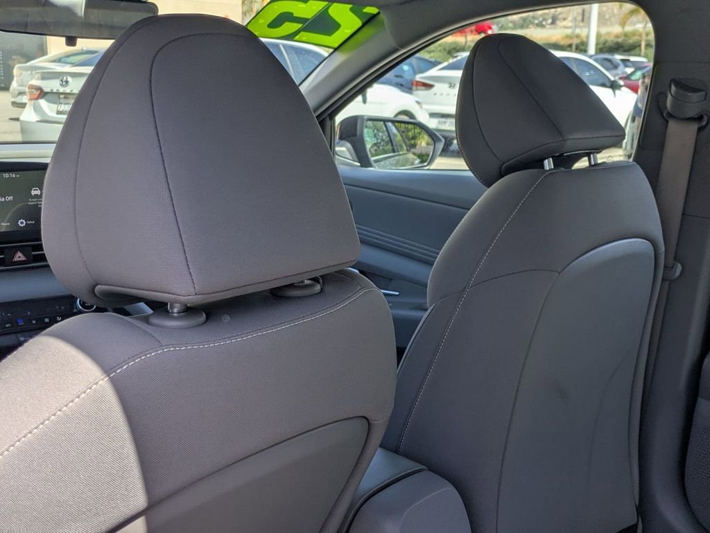 Certified 2025 Hyundai Elantra Sport image 25