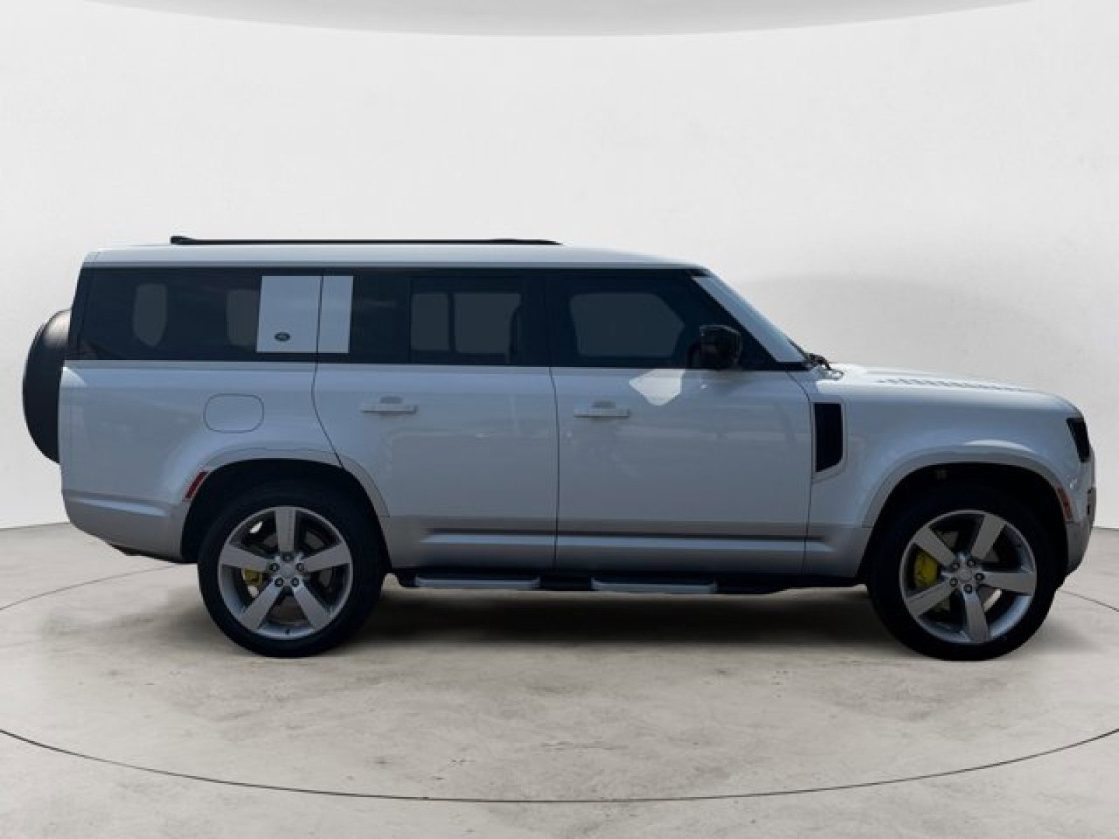 Certified 2023 Land Rover Defender 130 First Edition AWD/4WD image 3