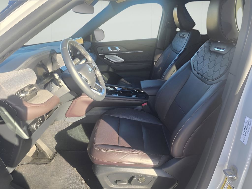 Used 2025 Ford Explorer Platinum w/ LUX Leather Package image 12